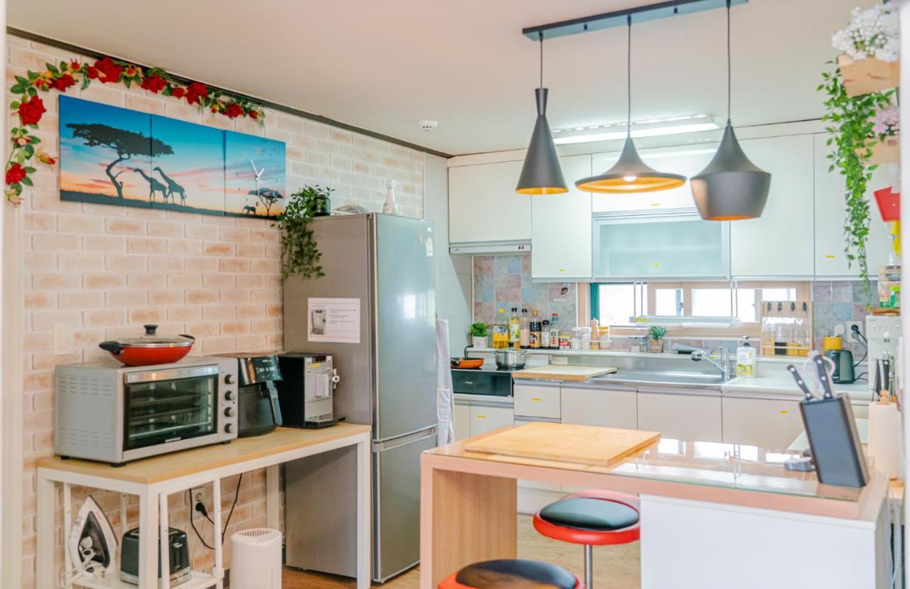 For Family Group, 4Min To Seoul Station Appartement Buitenkant foto